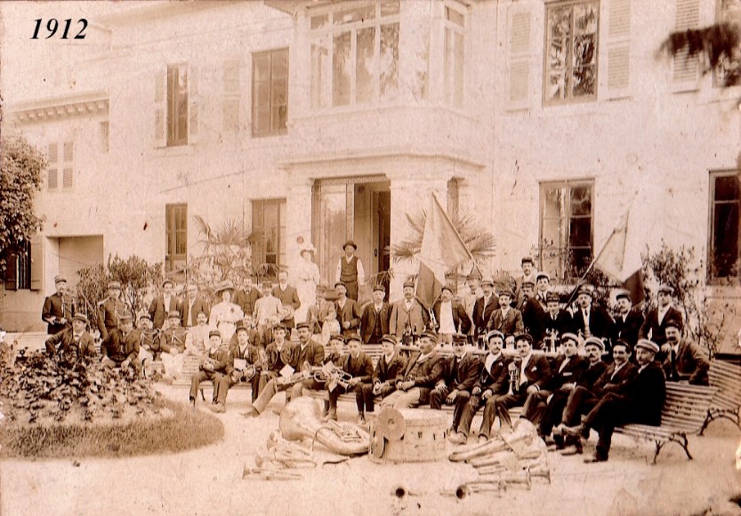 La société en 1912